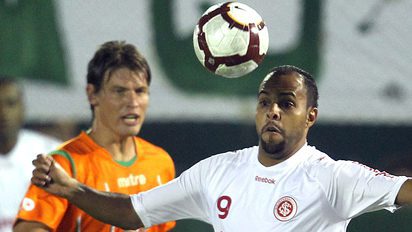 Libertadores 2010: Colorados voltam da Argentina com 3 a 1 na bagagem e complicam classificação