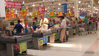 Diferença de preço entre a gôndola e o caixa pode gerar multa mercado0405