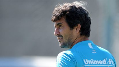 Grêmio: Douglas critica Paulo Pelaipe e afirma ter ficado meses sem receber direitos de imagem 08.02 Douglas
