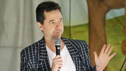 Henrique Schneider encerra ciclo de leituras em Novo Hamburgo 27.11 Henrique