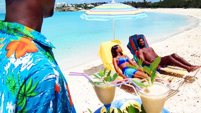 Carnaval deve gerar 250 mil empregos no Brasil Waiter on Beach