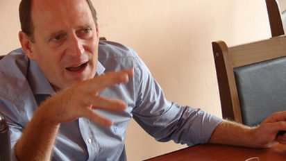 Perfil – Luis Lauermann: o primeiro prefeito sapateiro da Capital Nacional do Calçado Modelo Photoshop