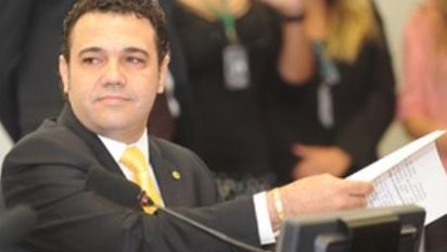 Pressionado, Marco Feliciano viajará como presidente tehnuderths1