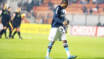 Zé Roberto sente dores e preocupa para o Gre-Nal teefmardy copy2