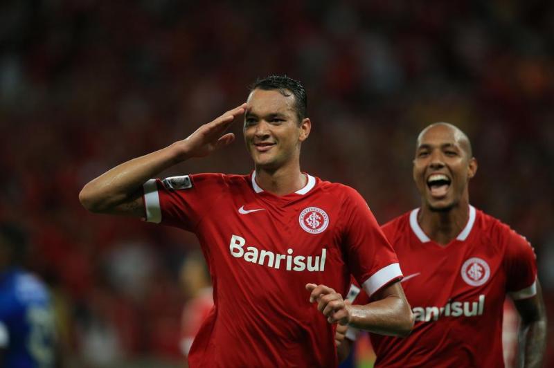 Em partida emocionante de 5 gols, Inter bate o Emelec em casa 17262688