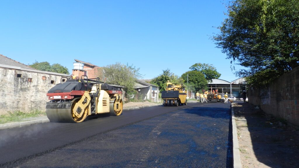 Rua Jamaica recebe asfaltamento 2015 03 17 SEMOPSU Pavimentacao Rua Jamaica 47