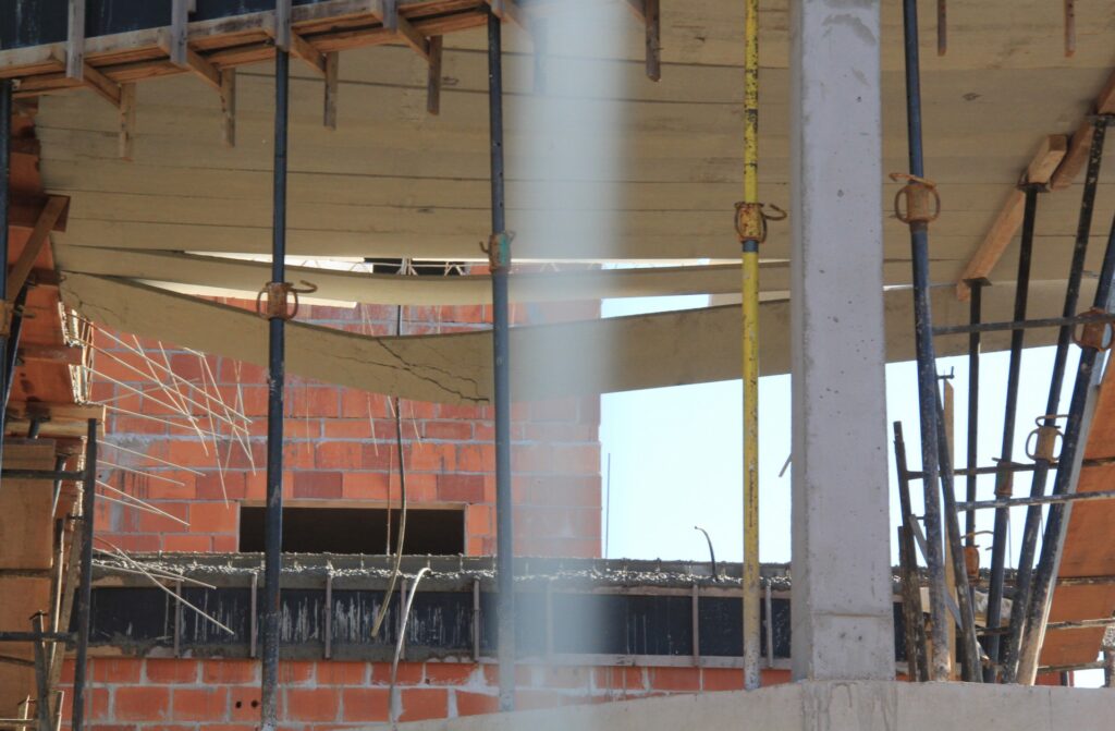 Desabamento deixa 5 funcionários feridos no bairro Vila Nova img 1912 654927