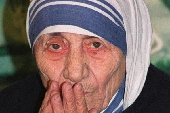 Papa aprova canonização de madre Teresa de Calcutá lusa 1