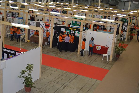 Jovens cientistas apresentam pesquisas na 4ª Feira Municipal de Iniciação Científica e Tecnológica 2016 09 13 SMED Femictec abertura 5