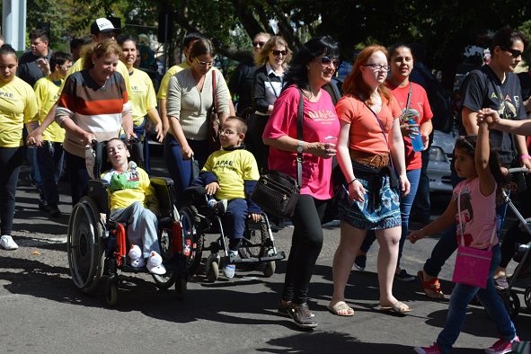 Caminhada celebra dia de luta pela inclusão em Novo Hamburgo 2016 09 21 SMED Caminhada Pes e Rodas 56