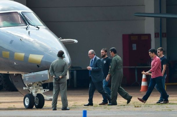 Eduardo Cunha é preso pela PF em Brasília cunha preso abr 1