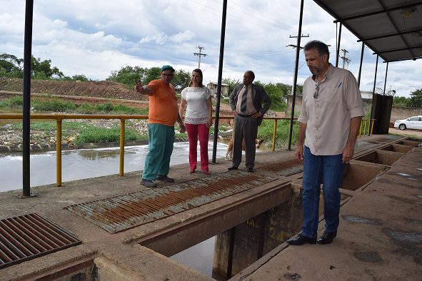 Prefeita e secretário de Obras vistoriam casa de bombas do bairro Santo Afonso 2017 01 05 OBRAS Vistoria casa de bombas