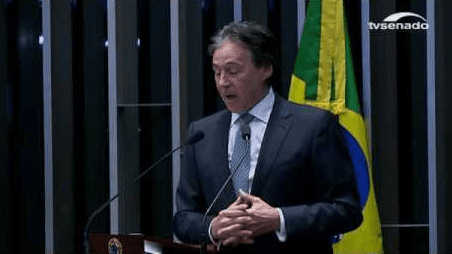 Senador Eunício Oliveira é o novo presidente do Senado Capturar1
