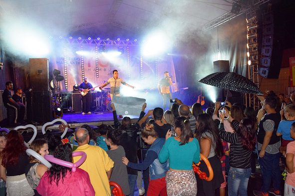 Lucas e Felipe fazem show no Bairro Canudos em comemoração aos 90 anos do Município LucaseFelipe1A