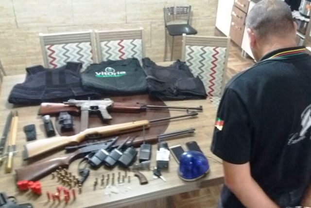 Organização criminosa usava funerária em Sapucaia do Sul como depósito de armas policia5