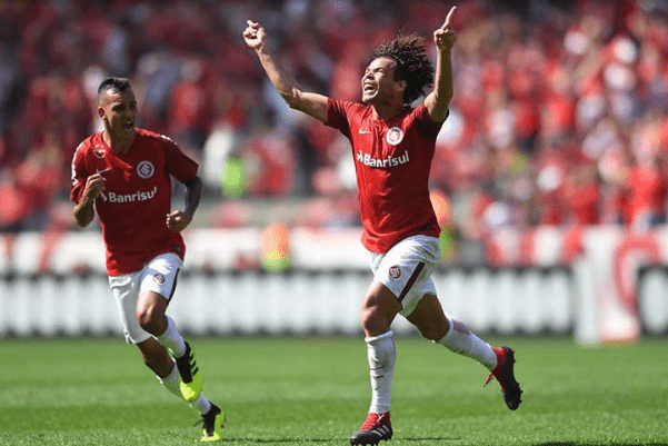 Inter bate o Paraná nos minutos finais e entra na briga pela liderança inter2