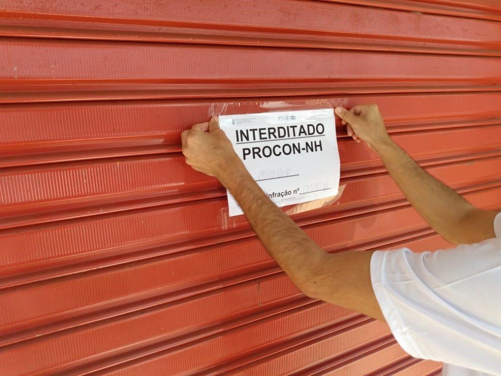 Estabelecimento é interditado por venda de álcool gel improcedente alcol