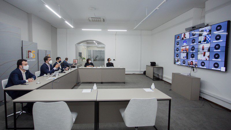 Governo debate com deputados e prefeitos novo sistema de distanciamento do RS governo