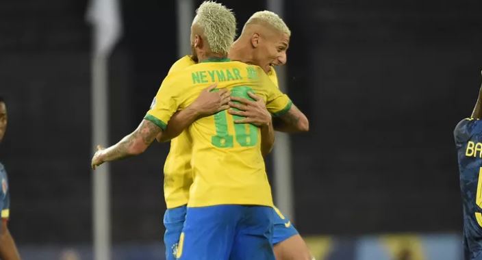 Brasil vence a Colômbia por 2 a 1 neymar1