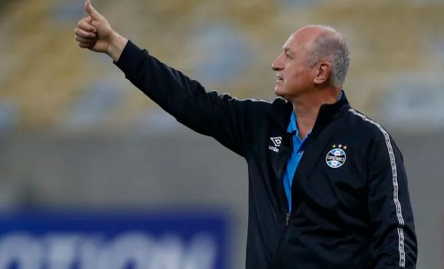 Grêmio bate Vitória em jogo com revisão de 8 minutos no VAR gremio 6
