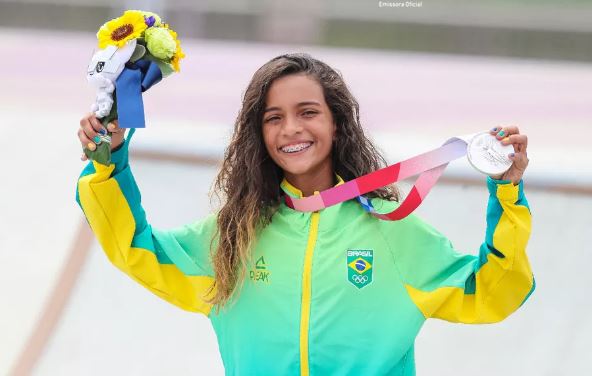 Rayssa Leal encanta o Brasil com medalha histórica no skate raissa