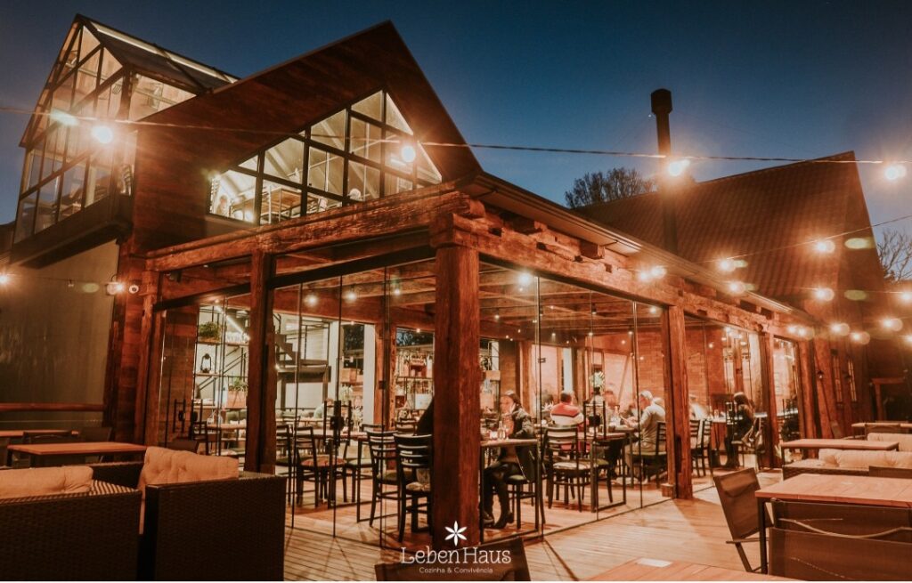 Tradicional cervejaria de Novo Hamburgo assume lindo restaurante em Ivoti Fachada do espaço.