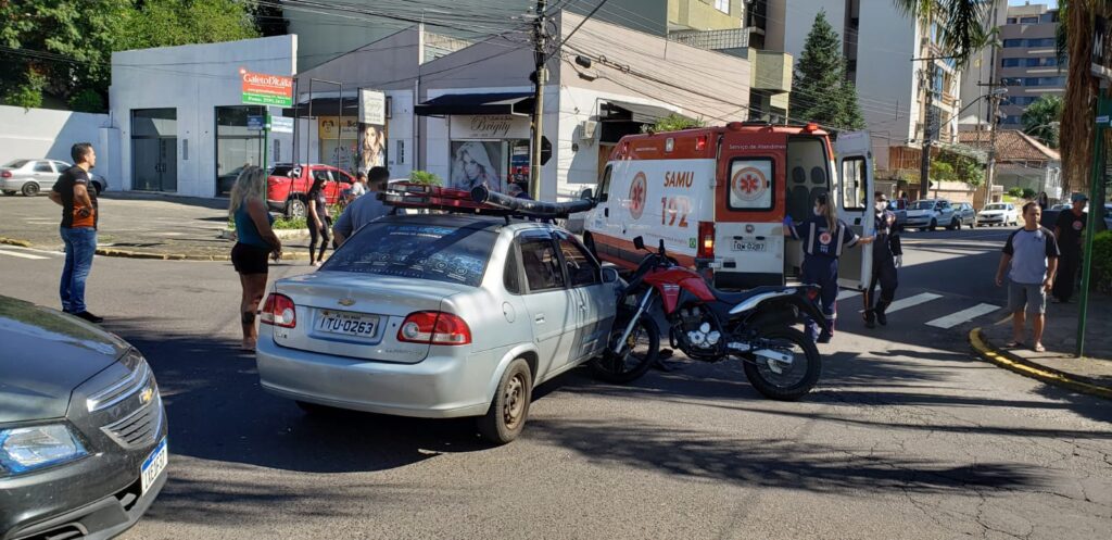 Dois graves acidentes são registrados no mesmo momento, em importante rua de Novo Hamburgo WhatsApp Image 2022 03 29 at 11.12.06