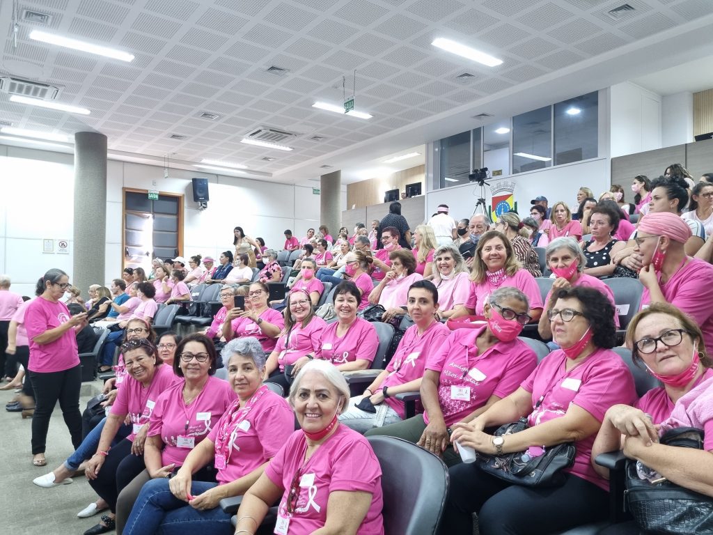 Agora: centenas de hamburguenses fazem manifestação para que o tratamento do câncer se mantenha em Novo Hamburgo 20220427 141154