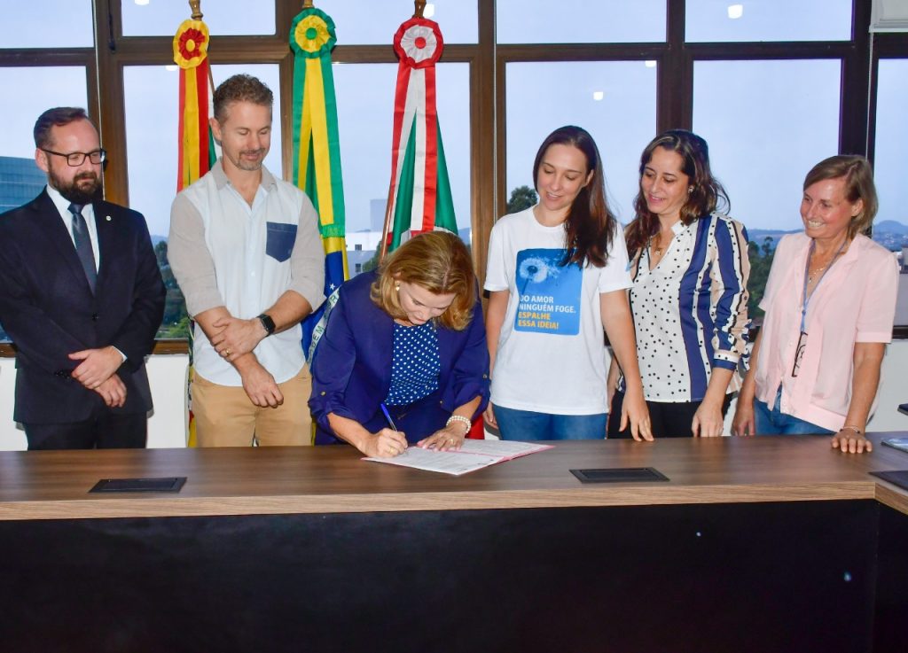 Fátima Daudt sanciona lei que permite Apac em Novo Hamburgo fatima