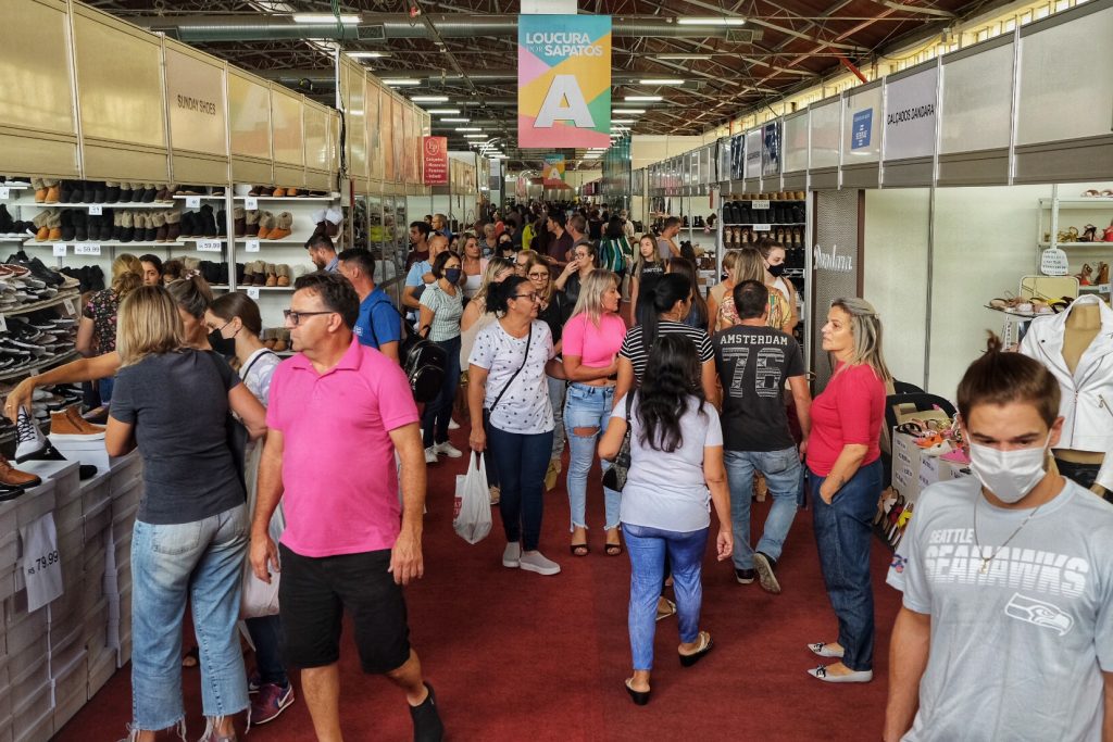 Loucura por Sapatos acontece normalmente na Sexta-feira Santa feira