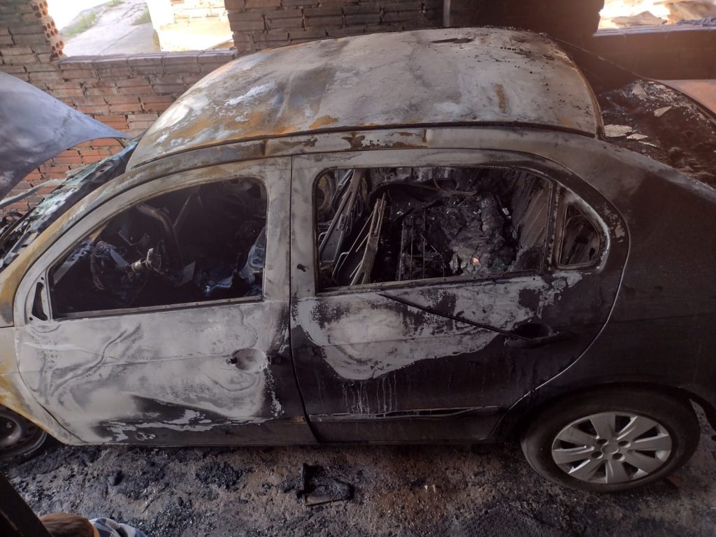 Sapiranga: motorista de Uber acorda com veículo em chamas fogo1