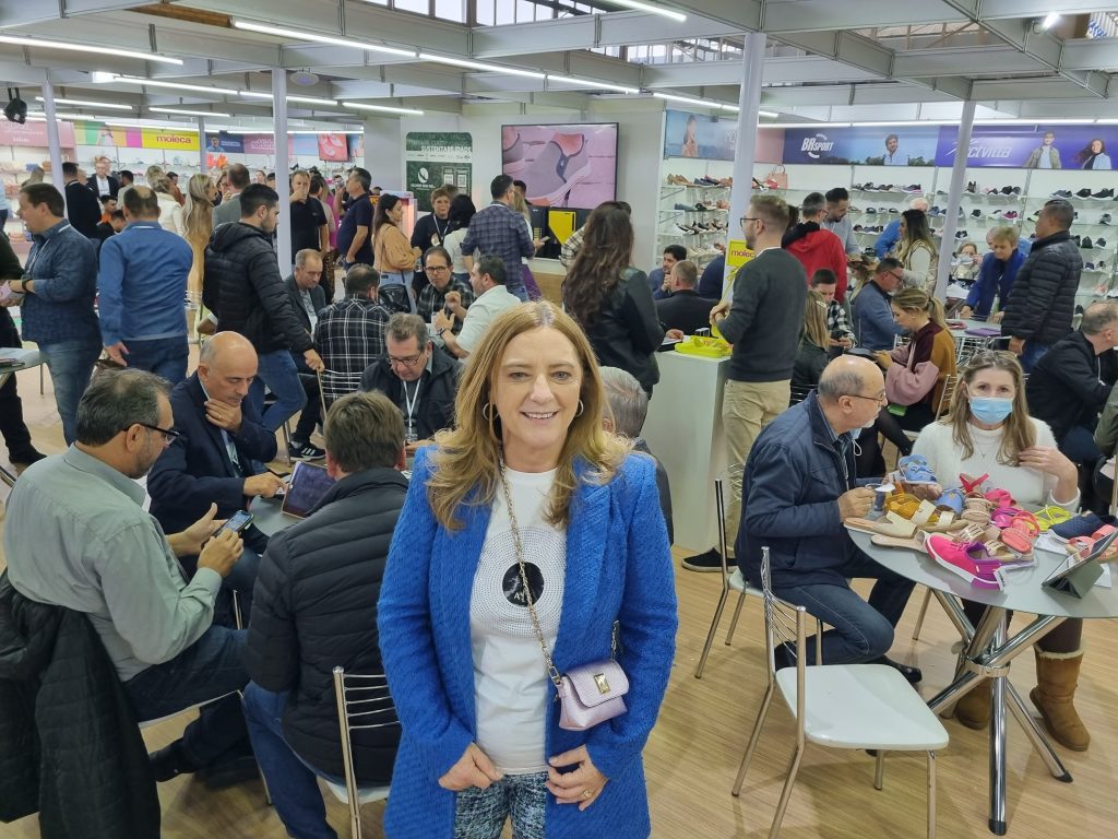 Calçadista hamburguense bomba e não para de vender em feira 20220524 171524