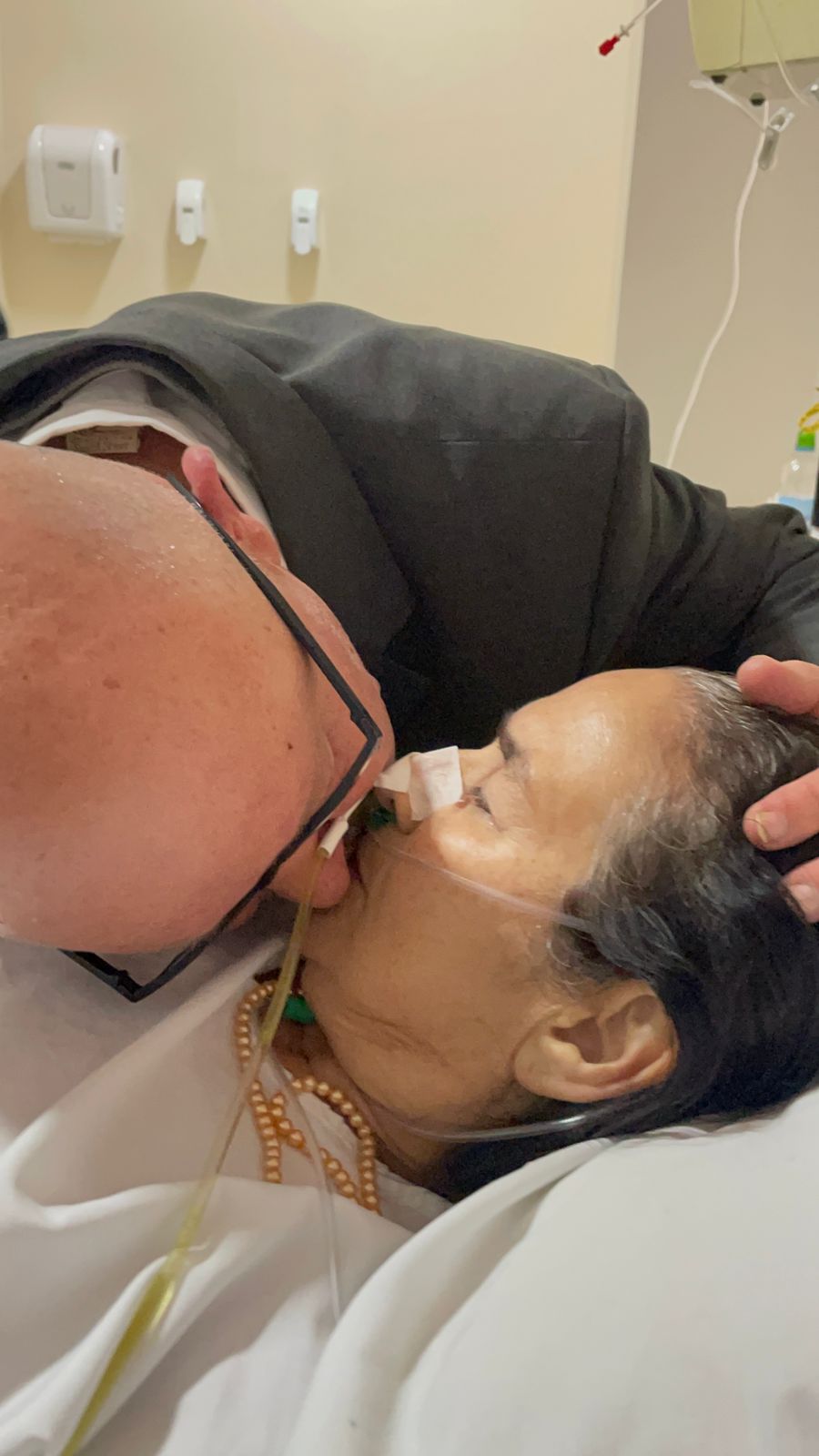 Emocionante: paciente de câncer de Novo Hamburgo realiza sonho e se casa dentro de hospital 3 IMG 20220519 WA0042