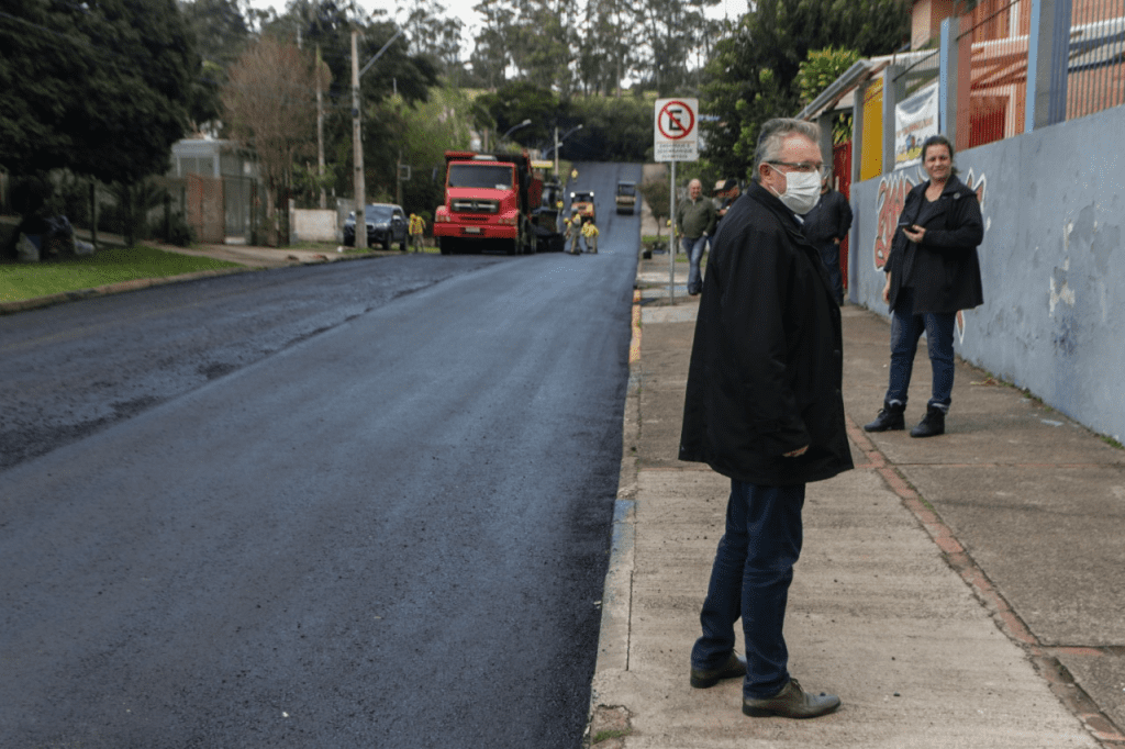 Começam obras de pavimentação do Programa Caminhos da Escola em São Leopoldo asfaltamento