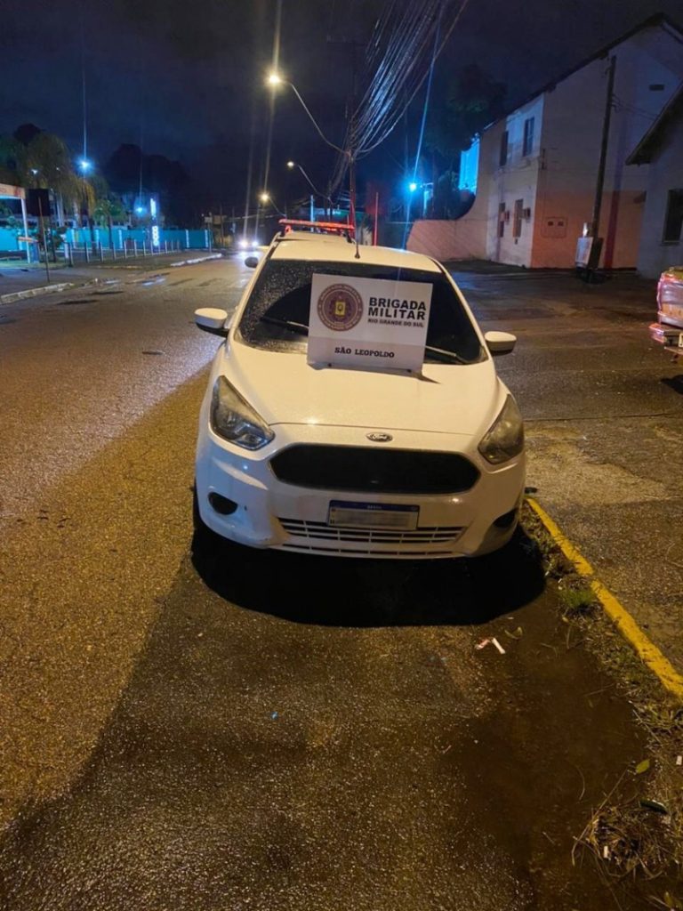 Brigada Militar de São Leopoldo recupera veículo roubado carro recuperado
