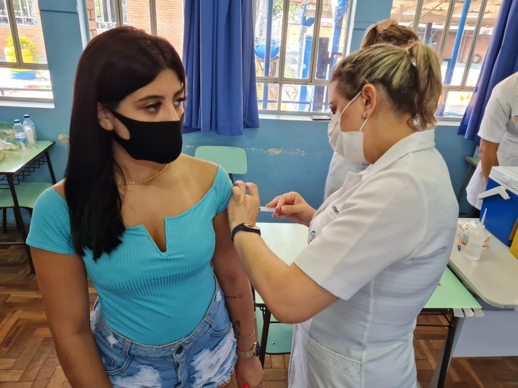 São Leopoldo libera terceira dose de reforço para adolescentes de 12 a 17 anos, com intervalo de quatro meses da segunda dose de reforco
