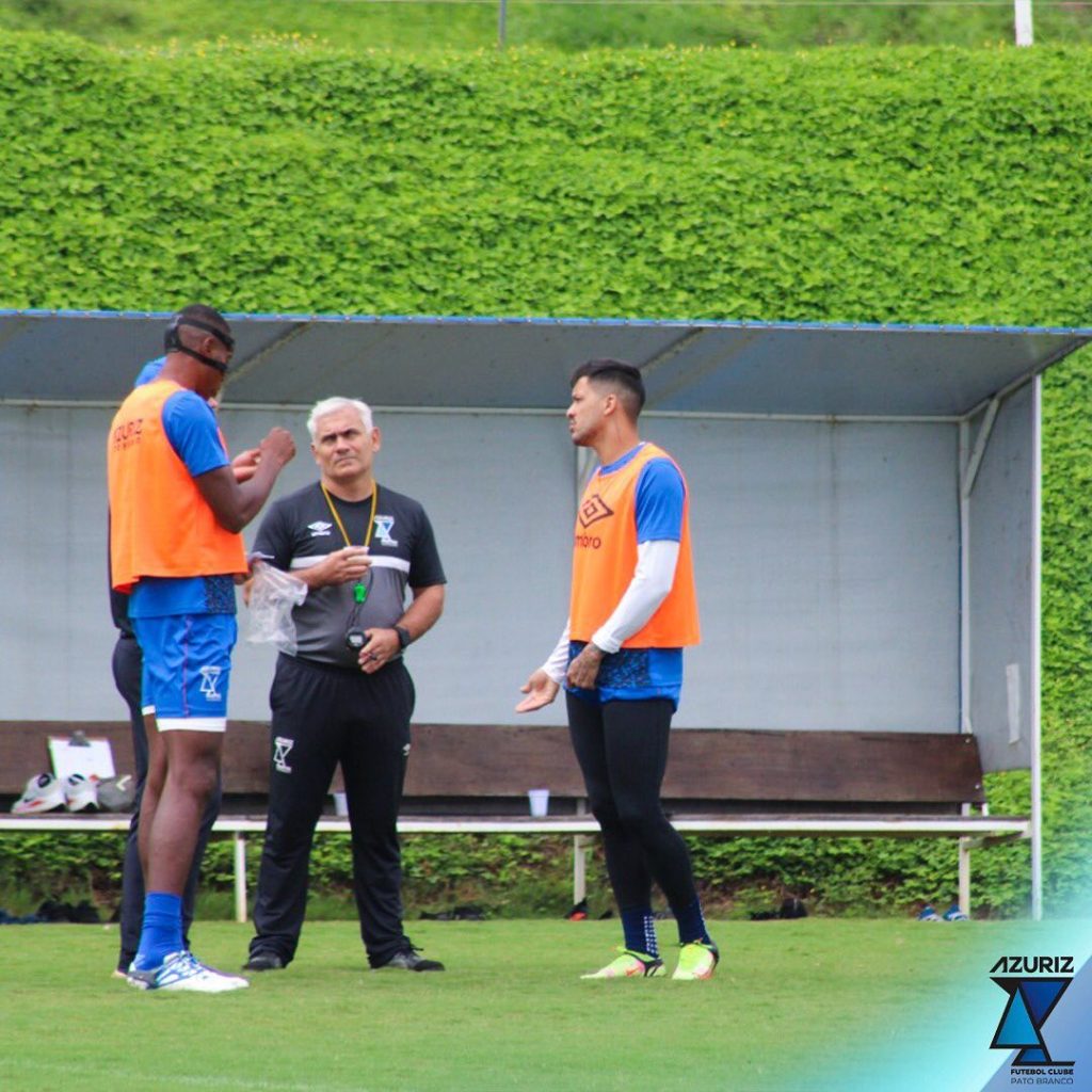 Treinador hamburguense Fabiano Daitx comanda o Azuriz (PR), líder do seu grupo na Série D do Brasileiro daitx2