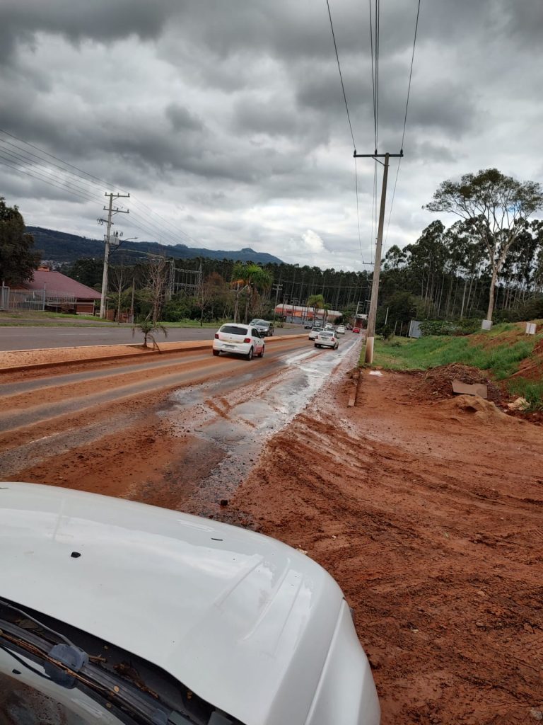 Atenção: Av Presidente Vargas em Estância Velha está bloqueada para limpeza de pista WhatsApp Image 2022 07 12 at 13.27.57