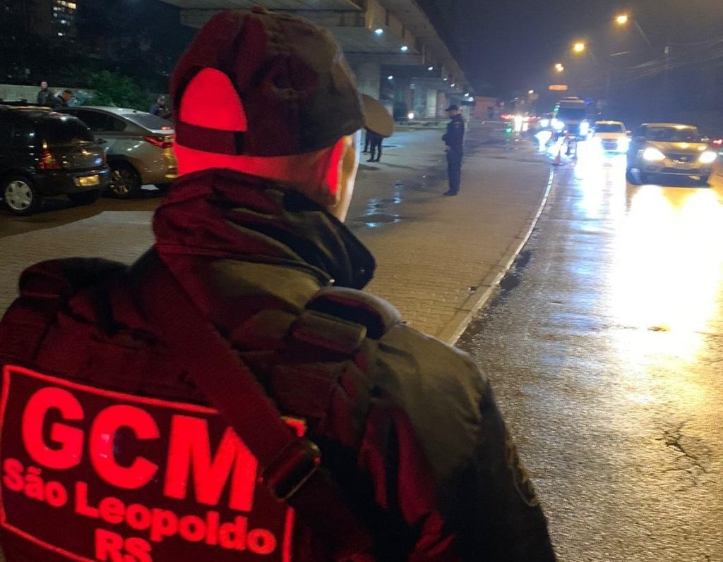 Homem é preso dirigindo embriagado no centro de São Leopoldo gcm