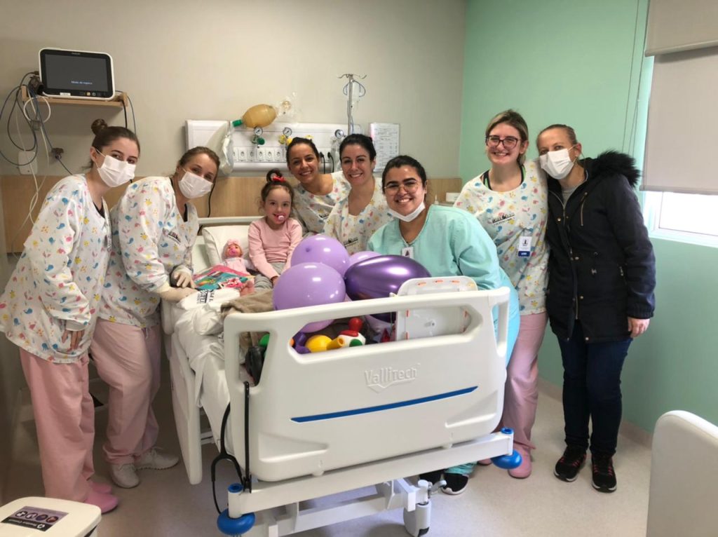 Boa notícia! Após 50 dias de UTI e muita luta, a pequena Bianca, de 4 anos, tem alta Bianca UTI.jpeg