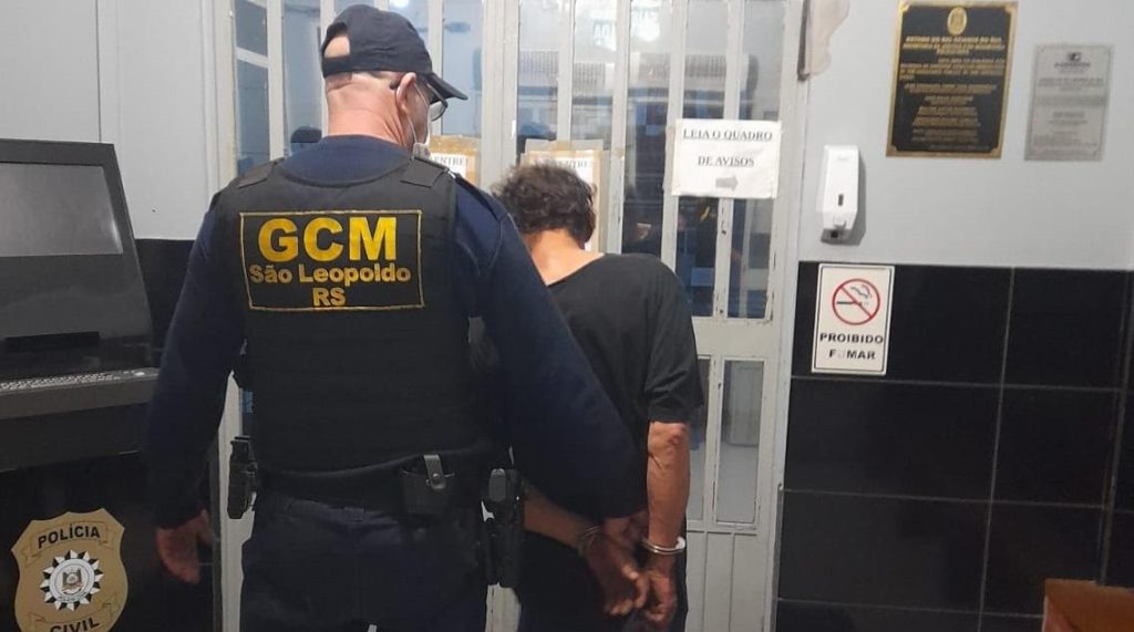 Homem é preso por invadir escola em São Leopoldo EMEI