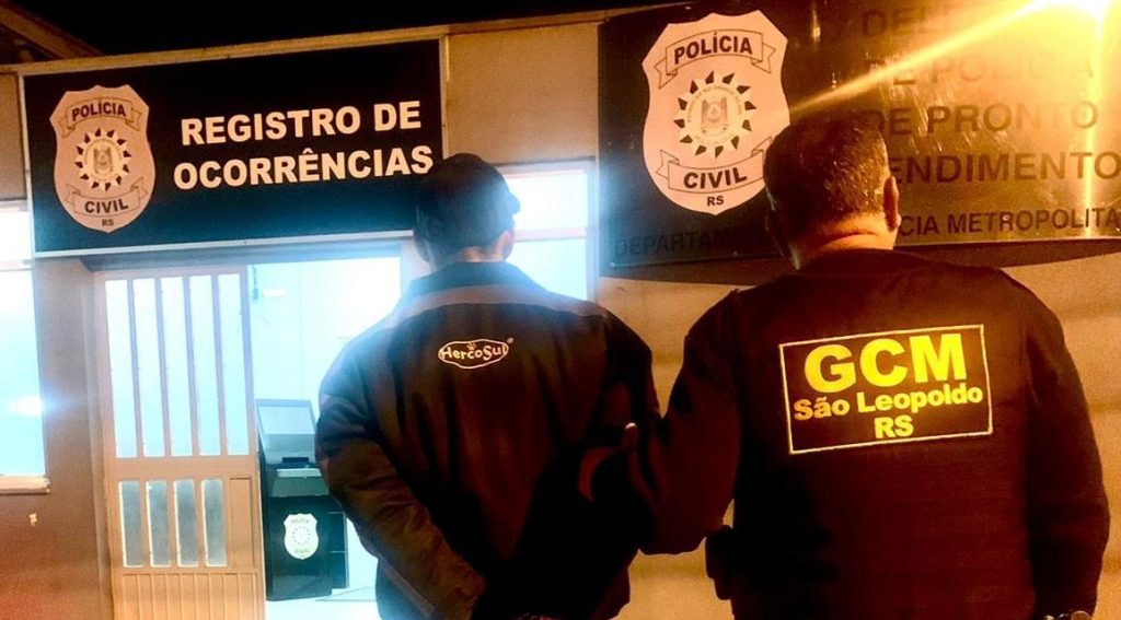 Guarda Municipal de São Leopoldo prende homem que circulava com tornozeleira fora do horário GCM 5