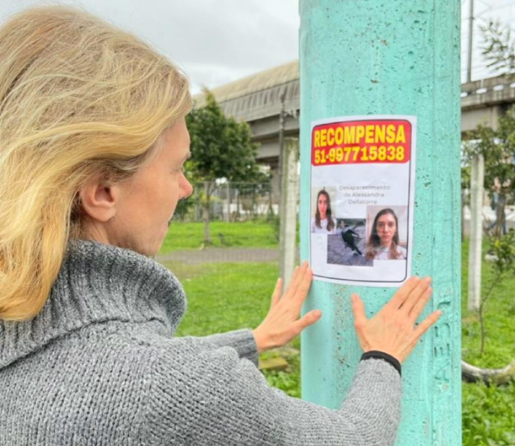 Mãe de advogada desaparecida espalha cartazes com rosto da jovem por Novo Hamburgo Screenshot 20220810 092804 WhatsApp