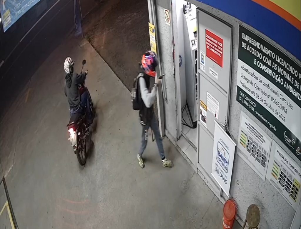Bandidos roubam posto de gasolina em minutos, em Novo Hamburgo; veja vídeo Screenshot 20220827 131607 Gallery