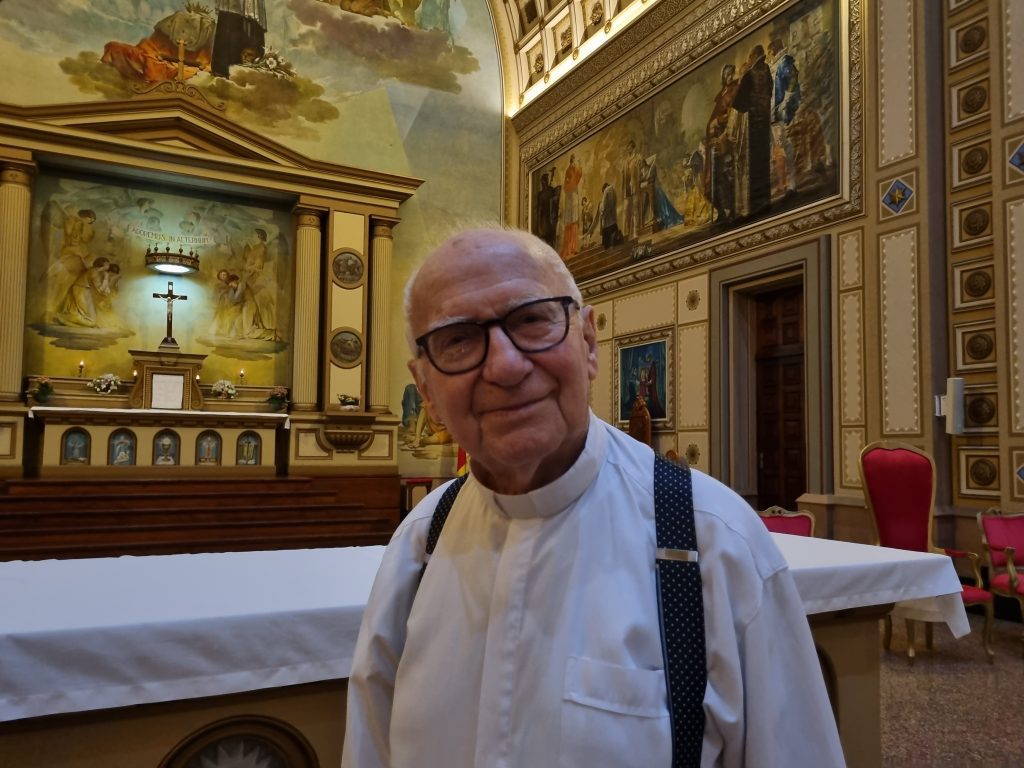 “Presente de Deus”: conhecido padre de Novo Hamburgo chega aos 90 anos trabalhando todos os dias 20220909 170330