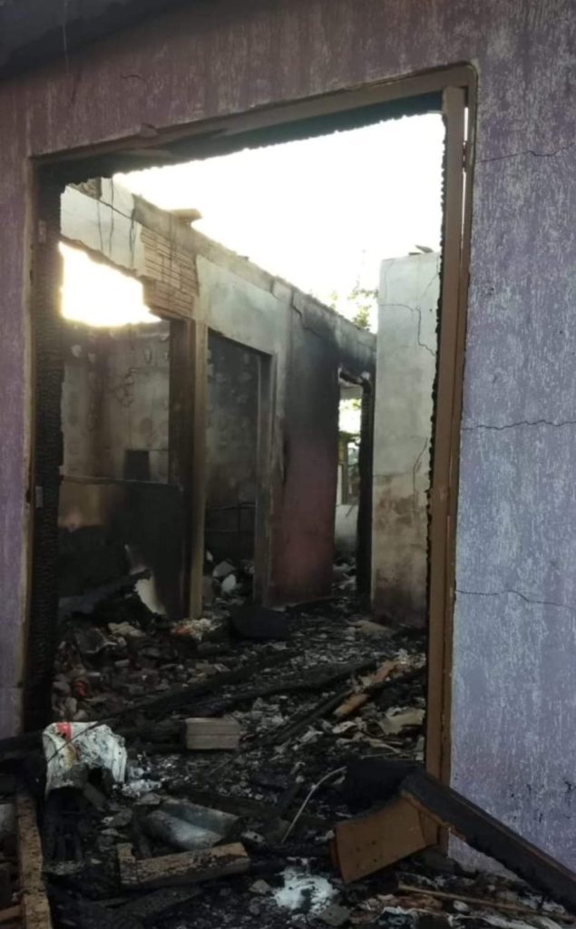 Ótima notícia! Após ser esfaqueada por ex-namorado e ter sua casa destruída, jovem deixa hospital FB IMG 1663275640551