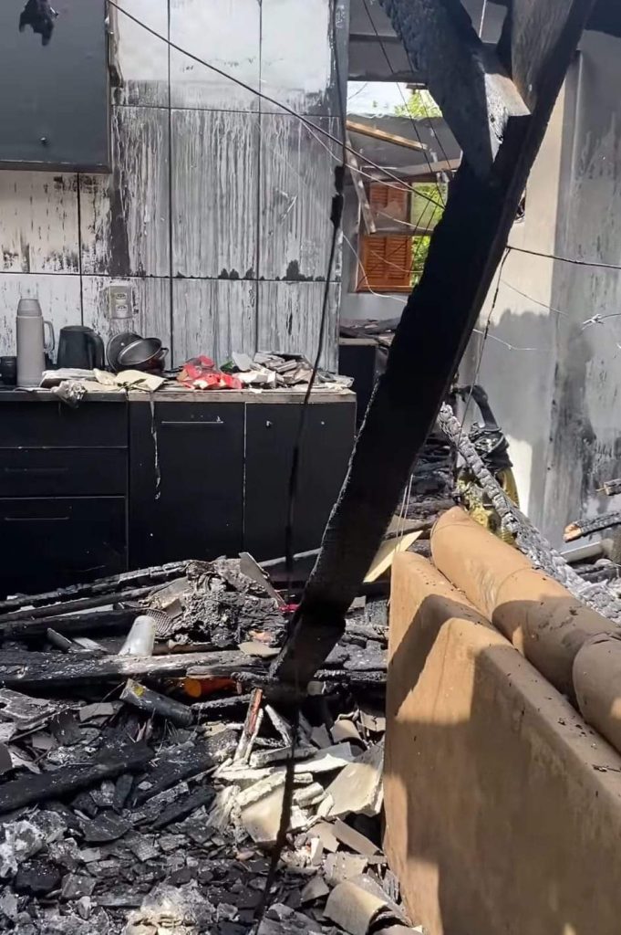 Casal perde tudo em forte incêndio no Vale do Sinos FB IMG 1664301182670