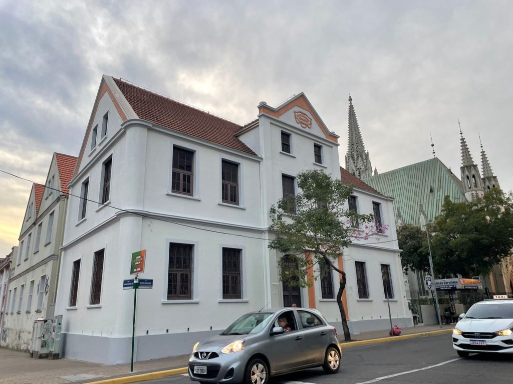 Uma das mais lindas e históricas casas de Novo Hamburgo se transforma, e é pintada com tinta anti-pichação IMG 20220905 WA0050
