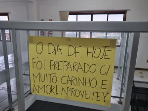 Emocionante: policial aposentado, que foi abandonado quando criança, hoje é pai de dezenas de crianças abandonadas 2 20221010 162000