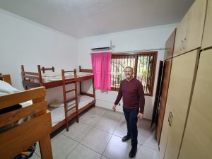 Emocionante: policial aposentado, que foi abandonado quando criança, hoje é pai de dezenas de crianças abandonadas 4 20221010 163711